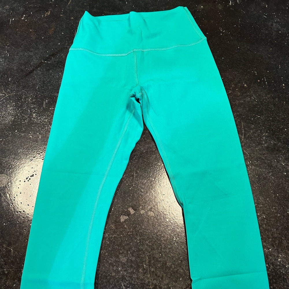 Lululemon Wunder Train Leggings, Size 6